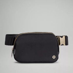 NWT Lululemon Everywhere Belt Bag Velour Black / Gold